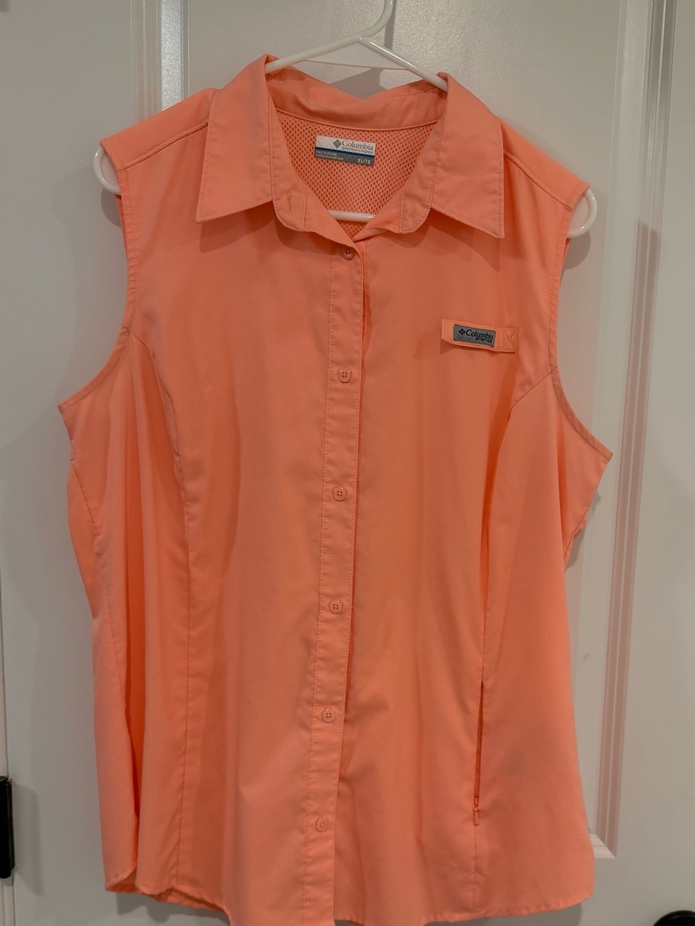Columbia Women's PFG Tamiami Sleeveless Shirt Coral/ Peach. XL